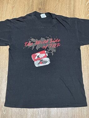 Vintage 7UP Gold Graphic Tee